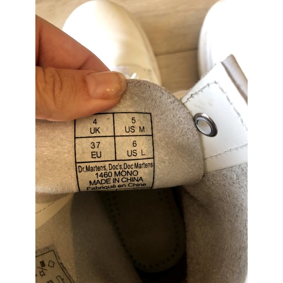Doc Martens Unisex 1460 Mono White Smooth Leather Lace Up Boots - Picture 12 of 16